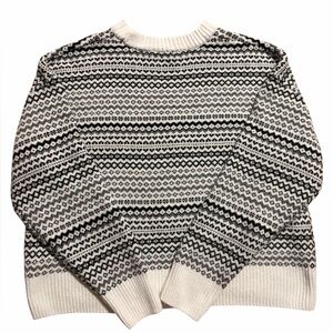 Time and Tru Black and White Patterned Sweater